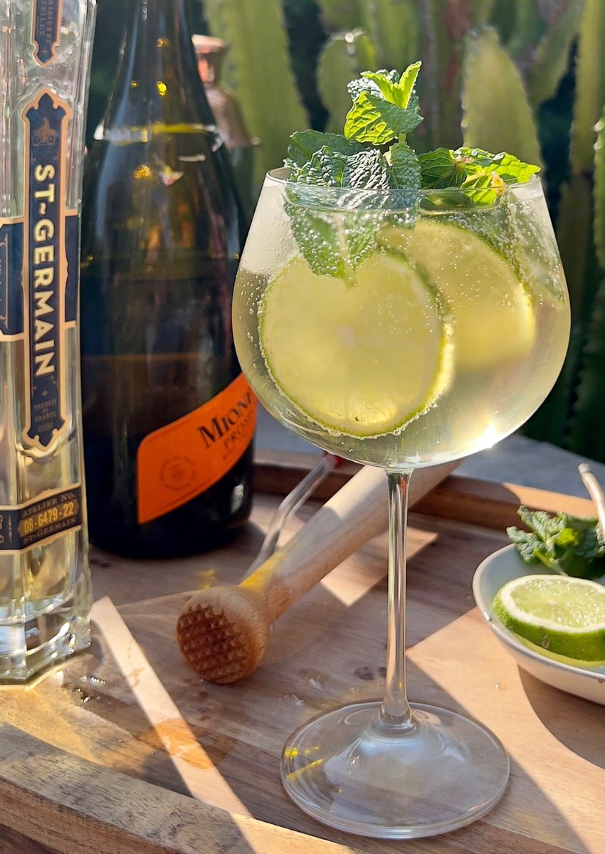 themadtable's tweet photo. Here are 10 delicious recipes you can try this upcoming #memorialdayweekend that will keep everyone happy! From Piña Coladas and Agua Fresca to Cucumber and Mango Mojitos, I have them all! https://t.co/VgFu6cU2wD https://t.co/FuO0pt4K7W
