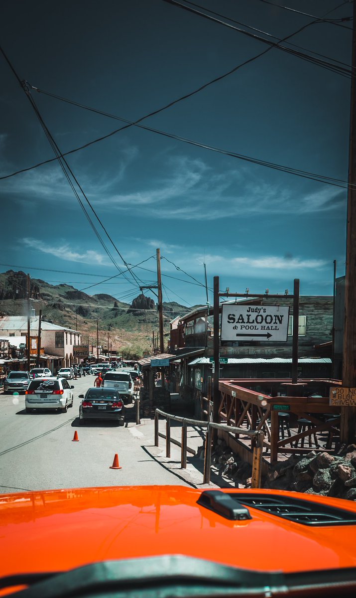 Who's been to Oatman, AZ? As you head west out of Kingman, instead of taking I-40 you can take a very narrow and curvy two lane blacktop (aka Rt 66) that winds through the Black Mountains of far west Arizona. 
You can read more about it over on IG: instagram.com/p/CsZFQUxrpms/…