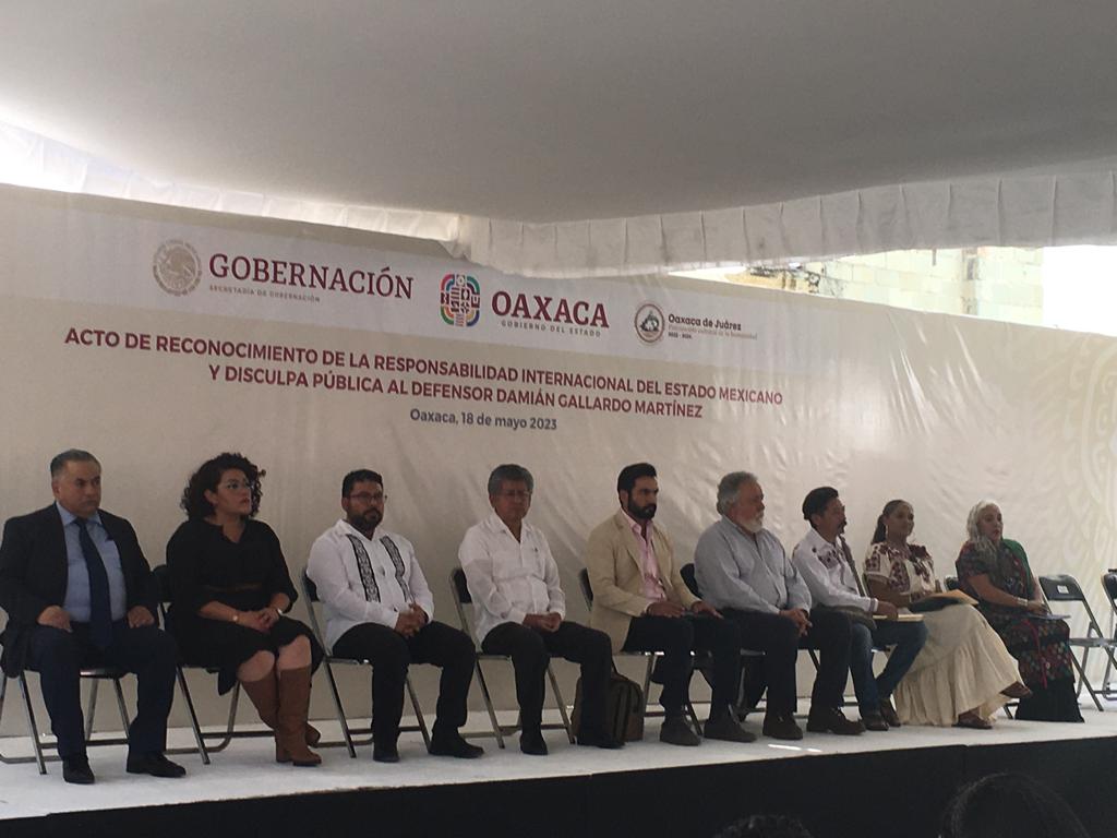 ororadio's tweet photo. #LoMasReciente | Se realiza el acto de disculpa pública al defensor Damián Gallardo Martínez tras las violaciones cometidas por el Estado en contra de sus derechos humanos.
El acto es presidido por el Subsecretario de Derechos Humanos, Población y Migración, @A_Encinas_R acompañado por funcionarios de los tres órdenes de gobierno.
#ORORadio #Oaxaca
✍️📷 @patibris