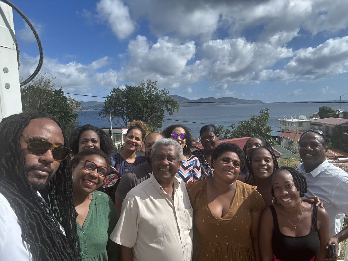 ARDBACCAR's tweet photo. Formation  à la démarche contrastive des enseignants afin de permettre aux élèves de @acmartinique de développer des compétences langagières en français et en créole. Une formation validée par Mme L’IA-IPR  @PietrusC. Merci aux formateurs. Mars 2023 https://t.co/P0DkIn98dh