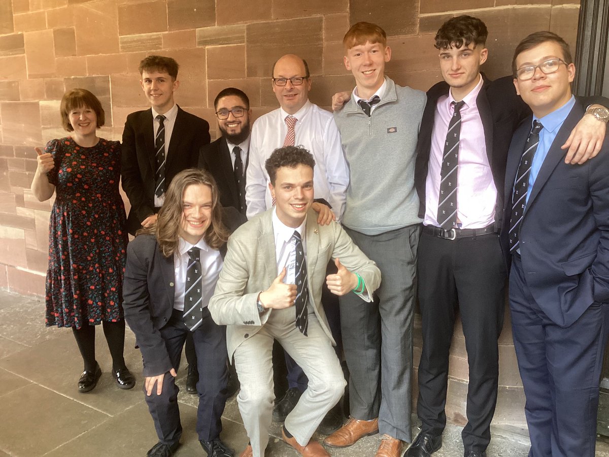 BSBDFrancais's tweet photo. Good luck to our wonderful A Level French group as they embark on the summer exams. It has been really uplifting to have a group that has engaged with the wider culture with such interest and enjoyed the process of learning. @Philip_Britton @nfordteacher https://t.co/5nPLcv6X0t