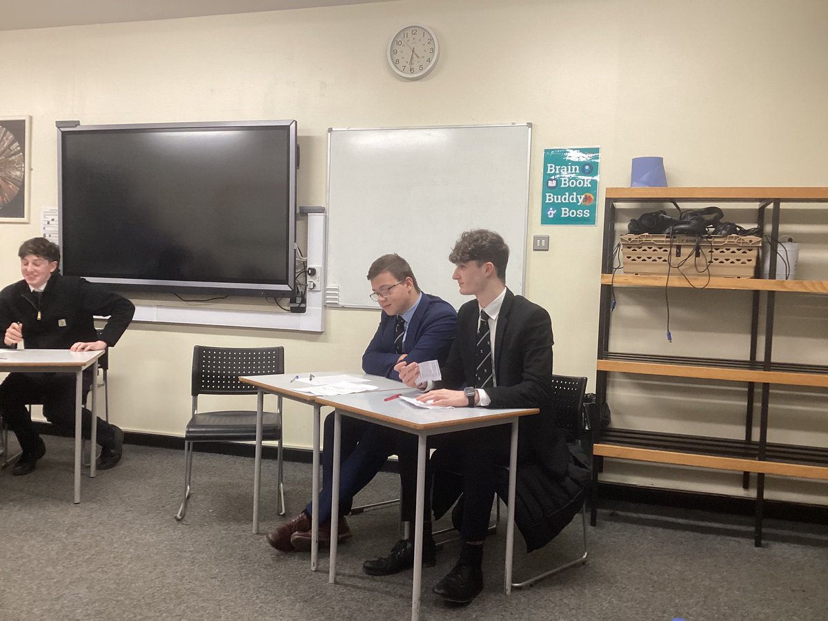 BSBDFrancais's tweet photo. Good luck to our wonderful A Level French group as they embark on the summer exams. It has been really uplifting to have a group that has engaged with the wider culture with such interest and enjoyed the process of learning. @Philip_Britton @nfordteacher https://t.co/5nPLcv6X0t