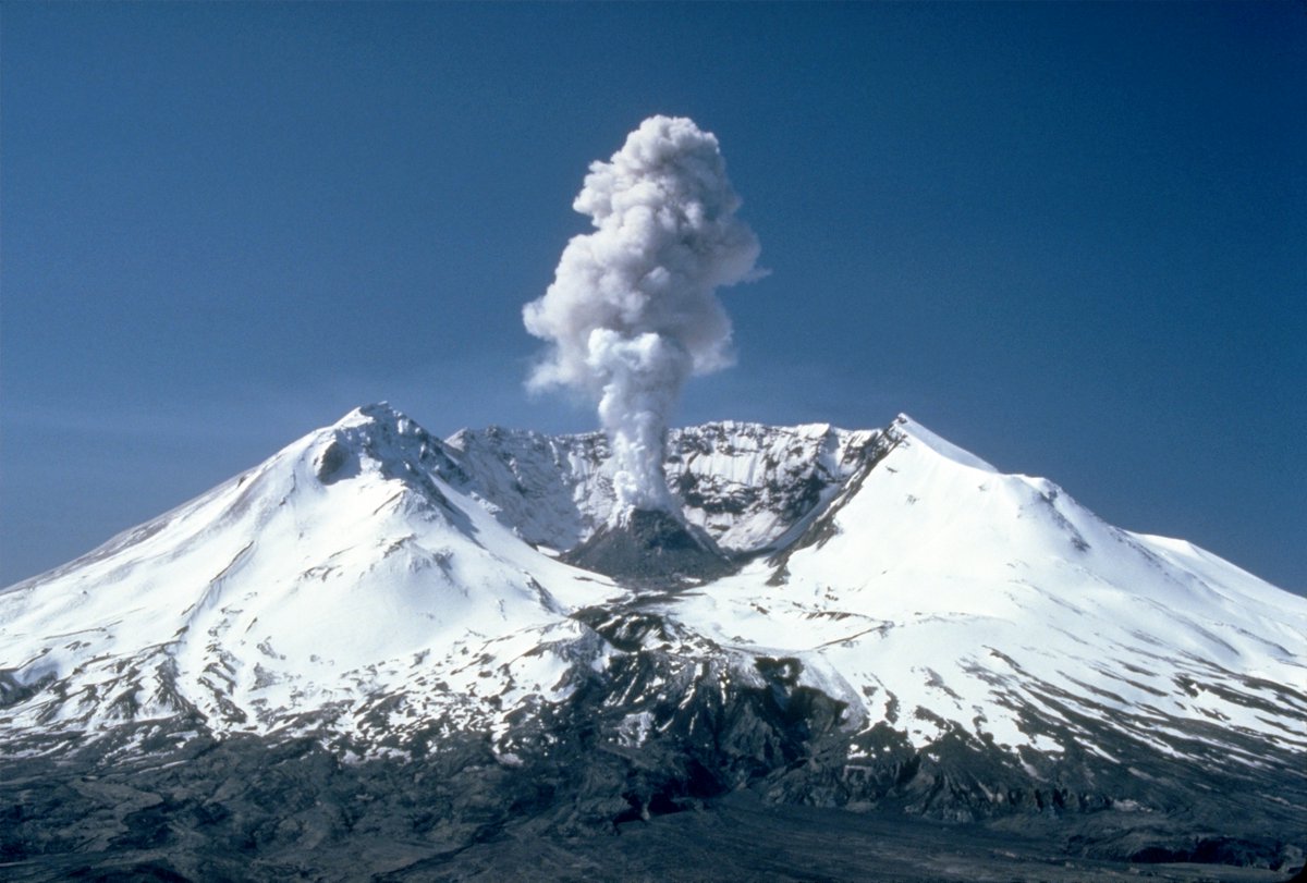 bhamilton1000's tweet photo. It's #MountSaintHelen's Day. On May 18, 1980, the mountain, located in Washington State, erupted causing death and destruction in Washington, Oregon, and Idaho. The ash cloud crossed the United States and the impact was felt globally. See more here: https://t.co/mSX7tf3hHZ https://t.co/ODjHk9aUvB