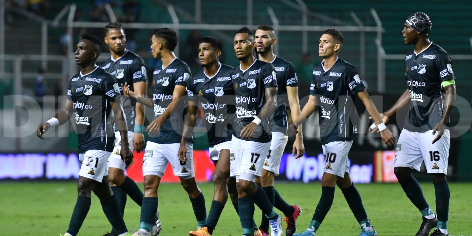 PasionSAgresion's tweet photo. El @AsoDeporCali está así por malas decisiones en sus finanzas, la construcción del estadio los mató, pero fijo también deben tener barras de mantenidos como @LDSoficial en Nacional, falta mano dura porque de lo contrario van a la quiebra.

ABRO HILO 🧵 https://t.co/QsEIT8MTNN
