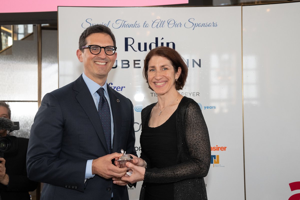 OOBusinessEnt's tweet image. ABetterNY: In his stead, ABNY Chairman Steven Rubenstein presented the Spirit of ABNY Award to Kristin Tompkins, Associate Director of Pfizer.