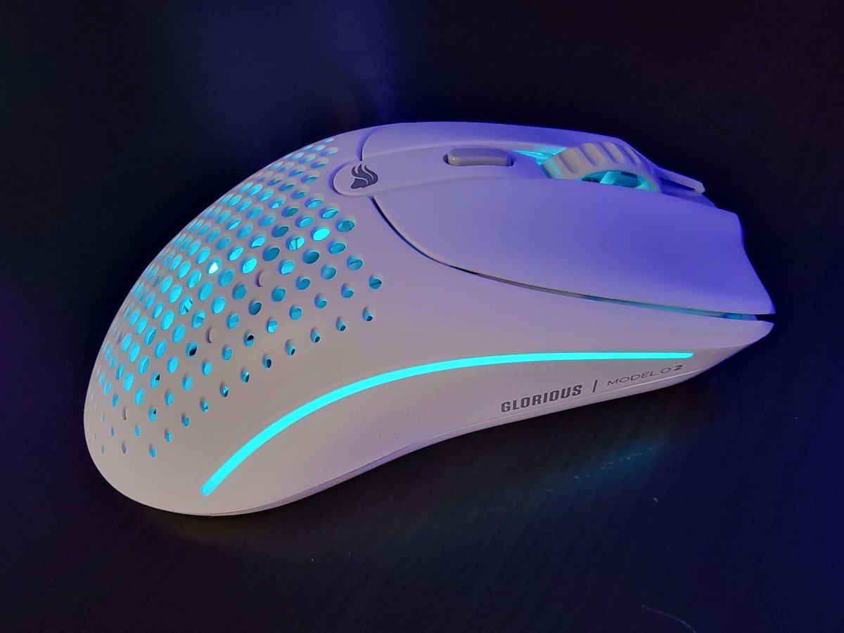 Wispurx's tweet photo. Big shoutout to Glorious for sending over their brand new Model-O 2 wireless! I am loving how smooth it feels and the new design is so clean.
#Glorious #O2 #ModelO2 https://t.co/DtuCOG7nDU