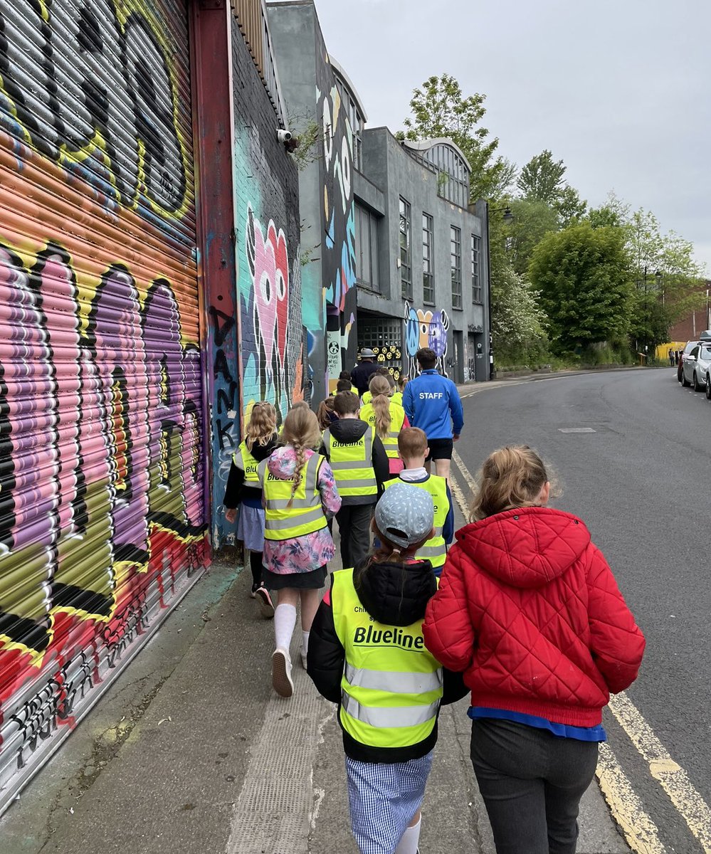 MrsAndersonRPS's tweet photo. Y4 @RedesdalePrim had a fantastic day out at @Victoria_Tunnel in Ouseburn. We also had our lunch with horses at @Stepneybank before a walk along the quayside to sketch the historical landmarks and admired local artists that we had learnt about earlier in the year! #mul  ❤️ https://t.co/QkQU3BzbhY
