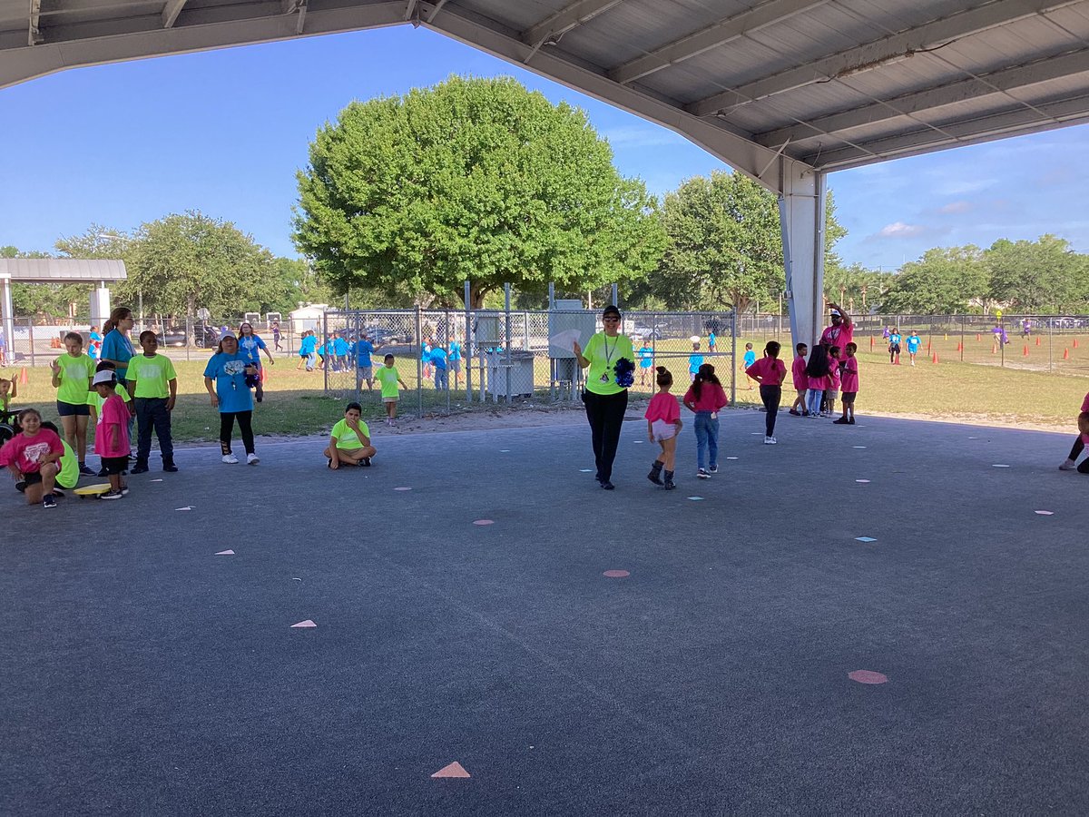 Today our Kindergartners, first and second graders and our ESE units had an amazing time during Field Day. Between running, jumping, and eating they had a blast.This day was a recognition for their hard work this year! #caes #caescougars #SDOCGoodtoGreat