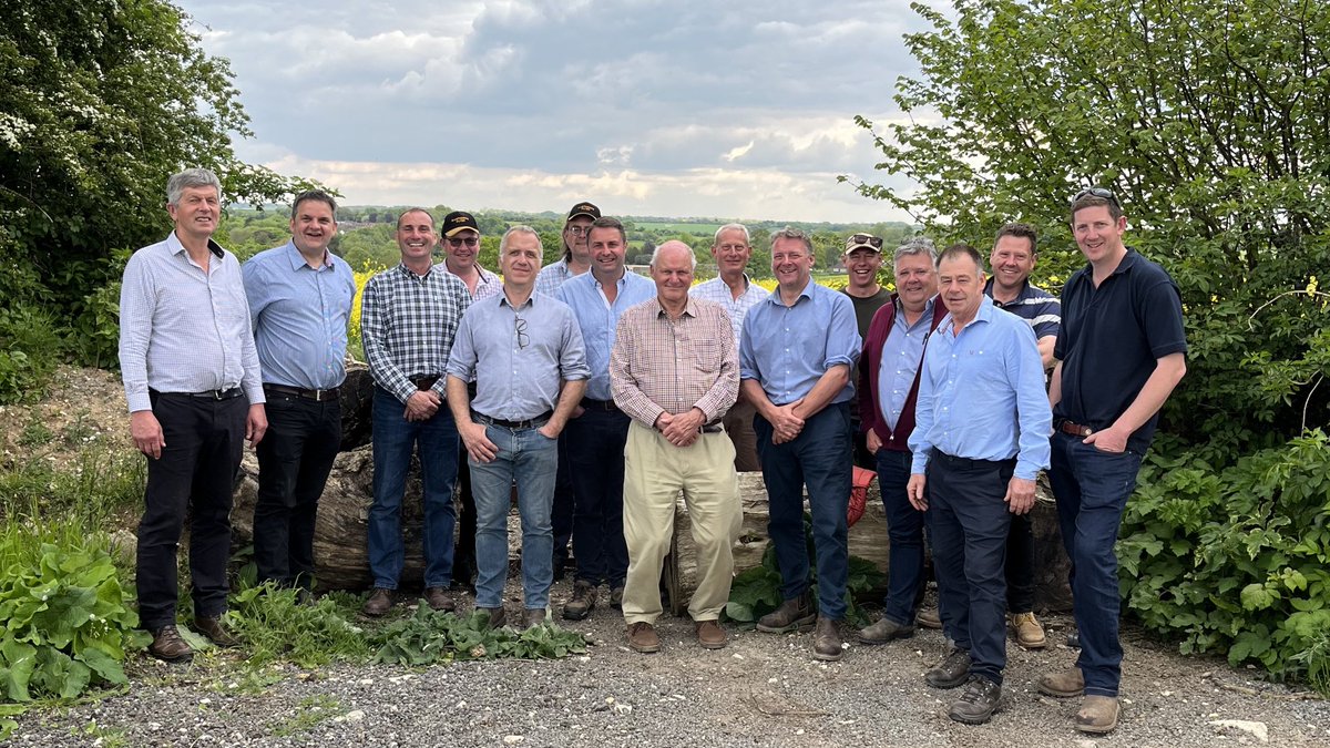 fowell103's tweet image. Great afternoon entertaining this ⁦@NFUShrops⁩ crew on a jolly in Hampshire. Good discussion on all things regen and much more. ⁦@NFUtweets⁩