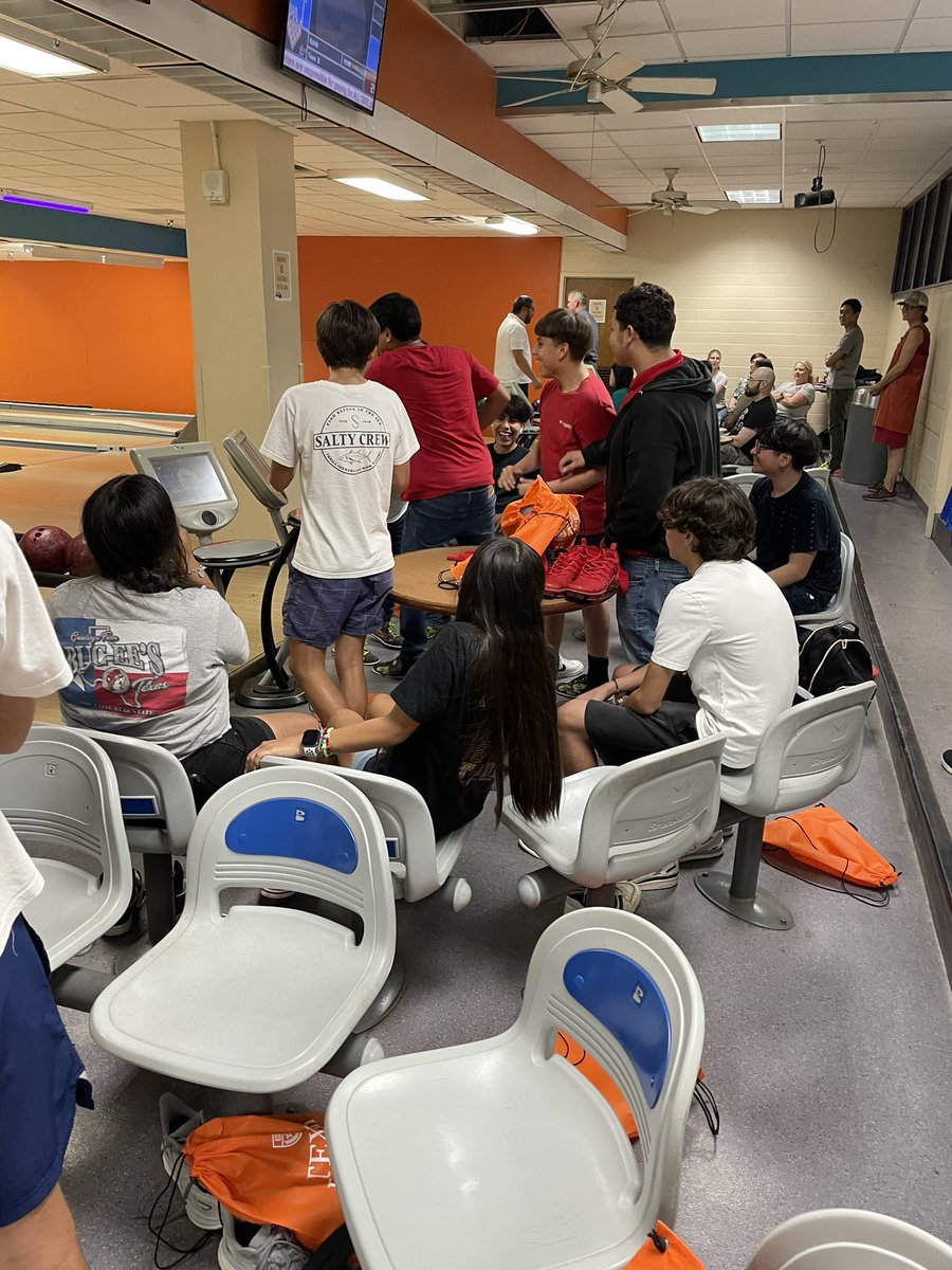cksantamaria's tweet photo. Un día lleno de UT hoy  para los  @LivelyFalcons de lenguaje dual en octavo @AISDMultilingue https://t.co/9lZSnu3RoF