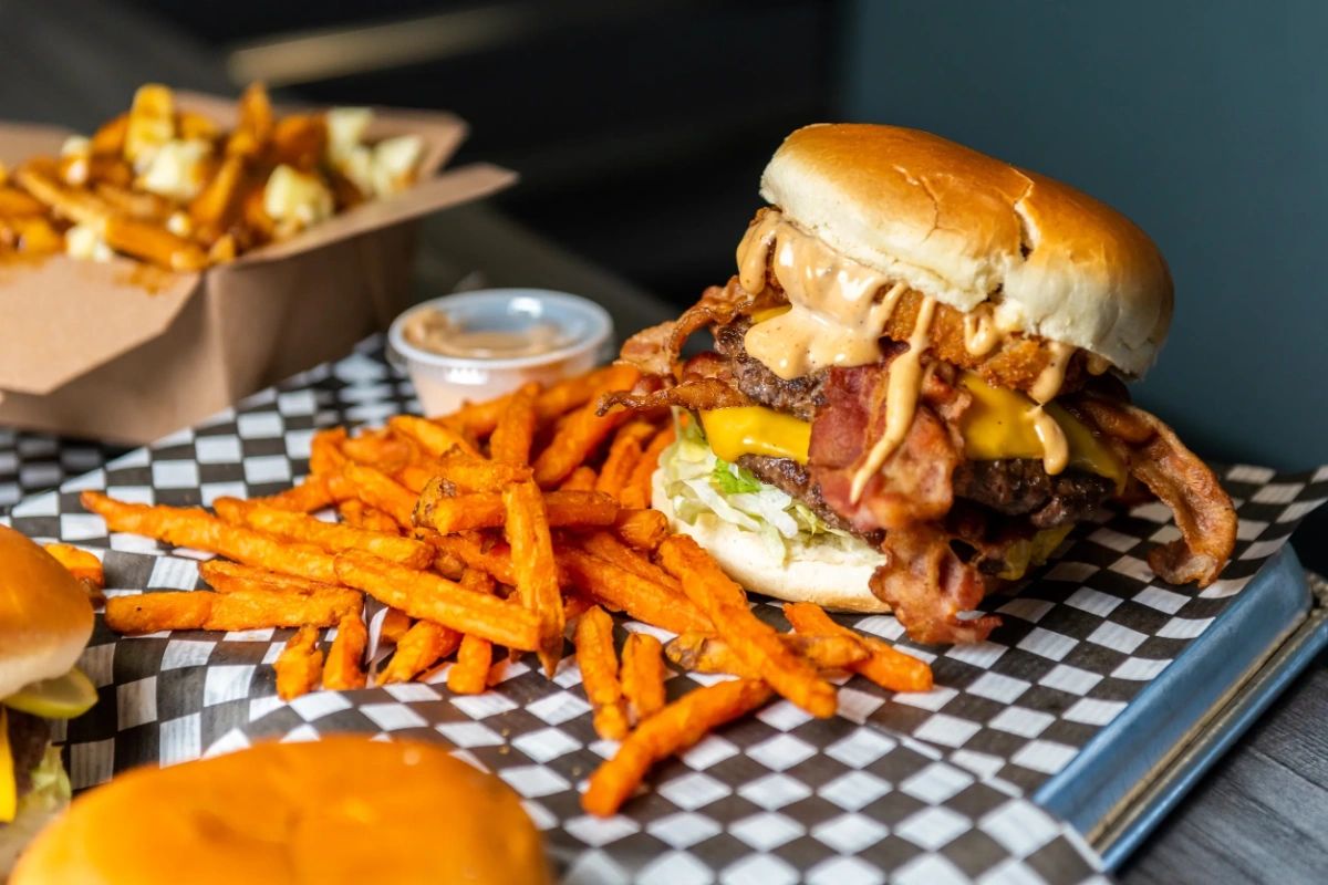Yourworldburger's tweet photo. Almost too much deliciousness to fit in one picture, but definitely the right amount to fill your plate -- and stomach! 😏 https://t.co/AuYWaGWLSd