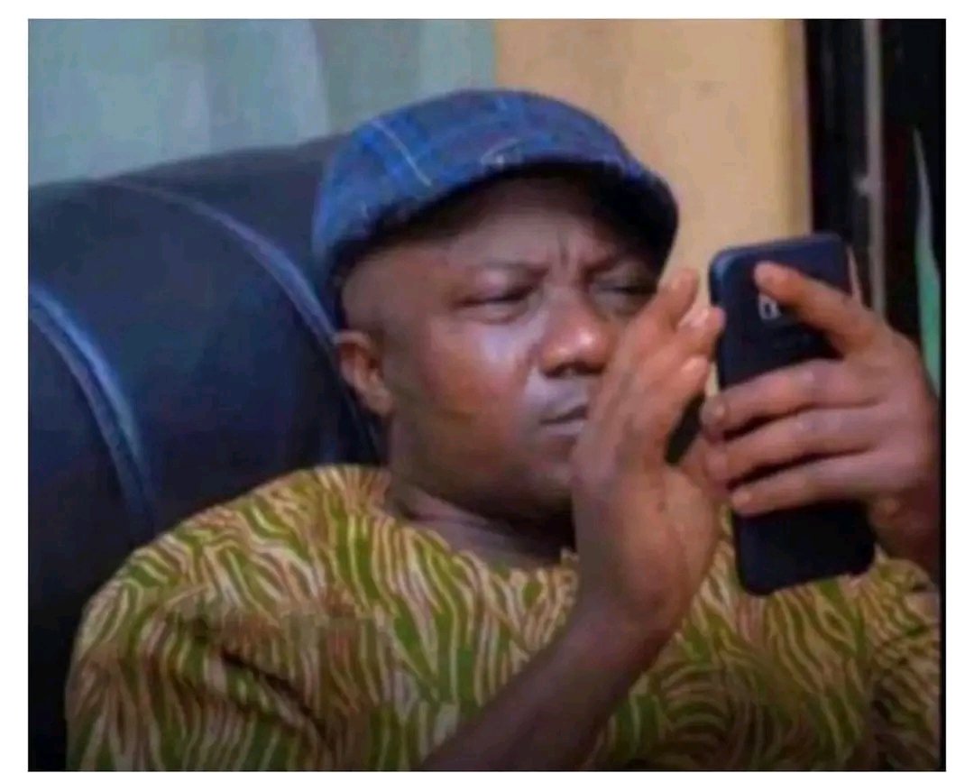 abazwhyllzz's tweet image. "When someone sends me a screenshot"

Me :"Looking at the person’s battery percentage and service provider"