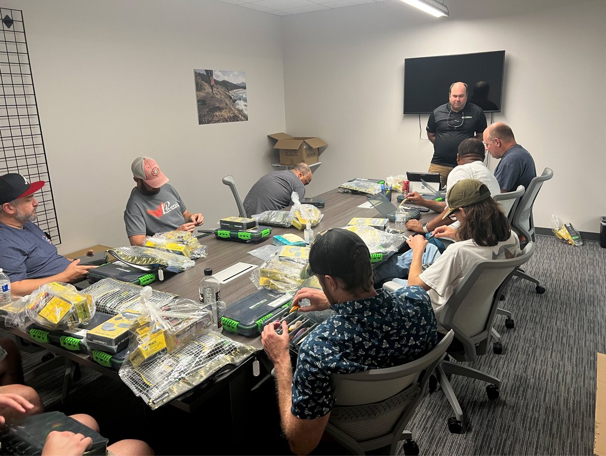 TackleWarehouse's tweet photo. #tbt a few weeks ago when the creative minds from SPRO stopped by the Georgia warehouse for some product demonstration and familiarity with the TW Team! What's the biggest bass you've landed with a SPRO bait?
#TackleWarehouse #BassFishing #TWteam | #SPRO #SPROvisit https://t.co/ESf3z4x8zn