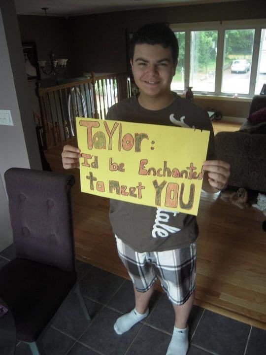 heyitsandyroo's tweet photo. @taylornation13 Rain show!! Hope everyone has fun!! 😭 #FoxboroughTSTheErasTour https://t.co/3m31UvssPU