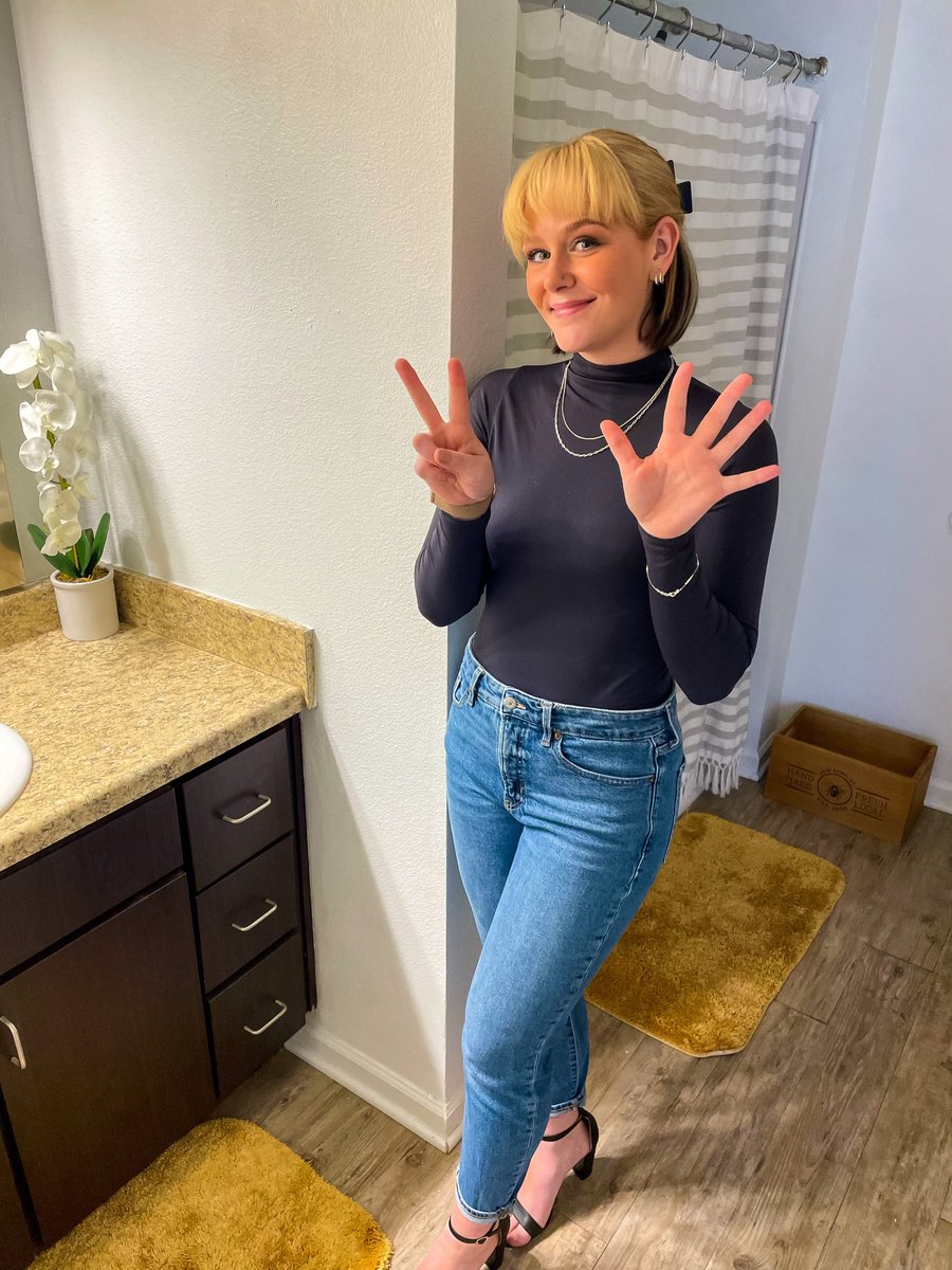 LiveFirstStreet's tweet image. We only have SEVEN three bedroom spaces left for the fall! ‼️‼️ Did you know that everyone in a 3bed gets their own bathroom? 🤩 No more sharing with roommates, apply today or give us a call!