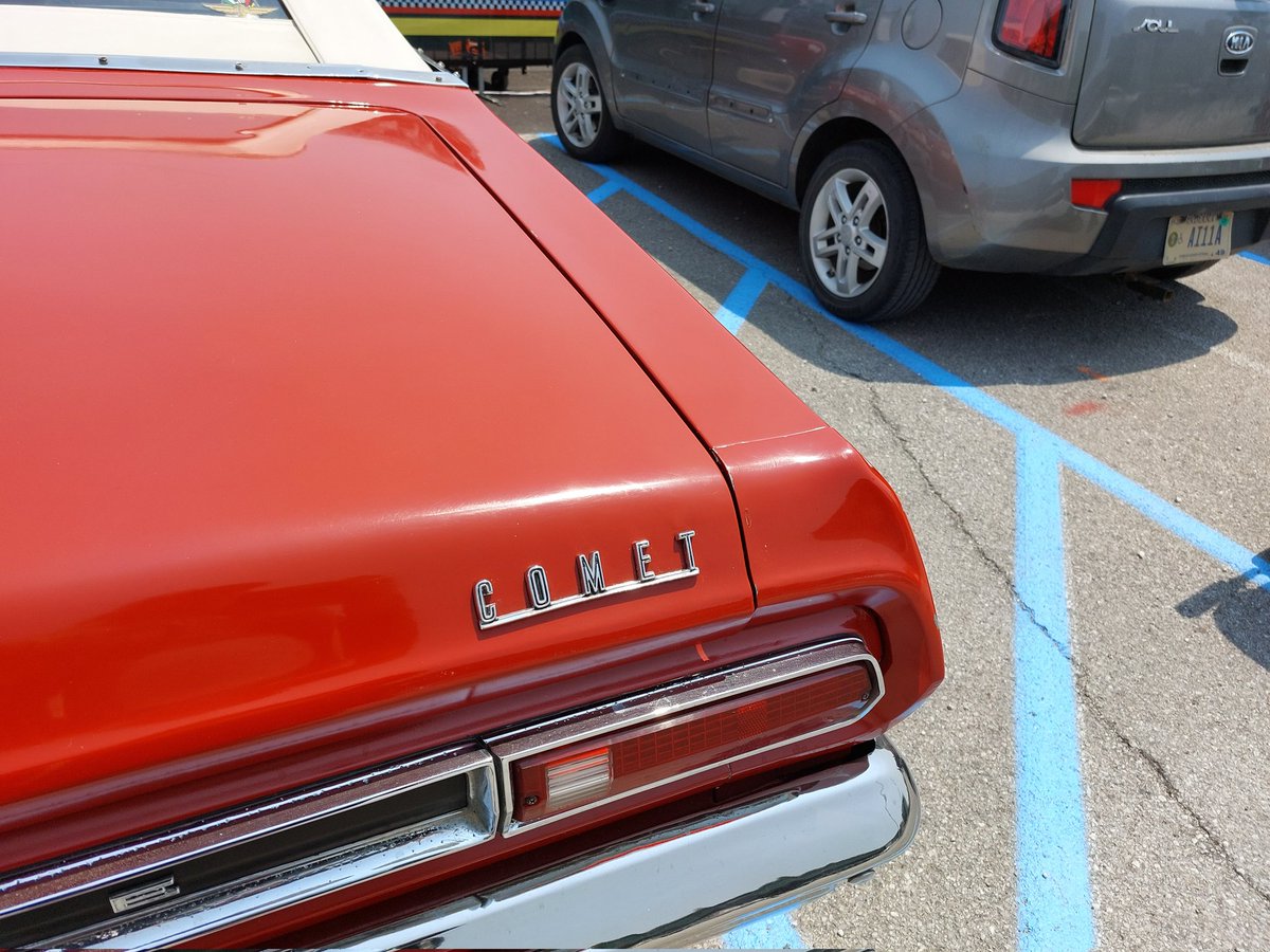 meg121186's tweet photo. This girl saw a comet.... 

When favorite world's collide...a Comet at The Speedway!! If only it was Peyton's! #iykyk #Indy500 #onetreehill #oth #itsanoththing @HilarieBurton @IMS https://t.co/o2eqVnFK7K