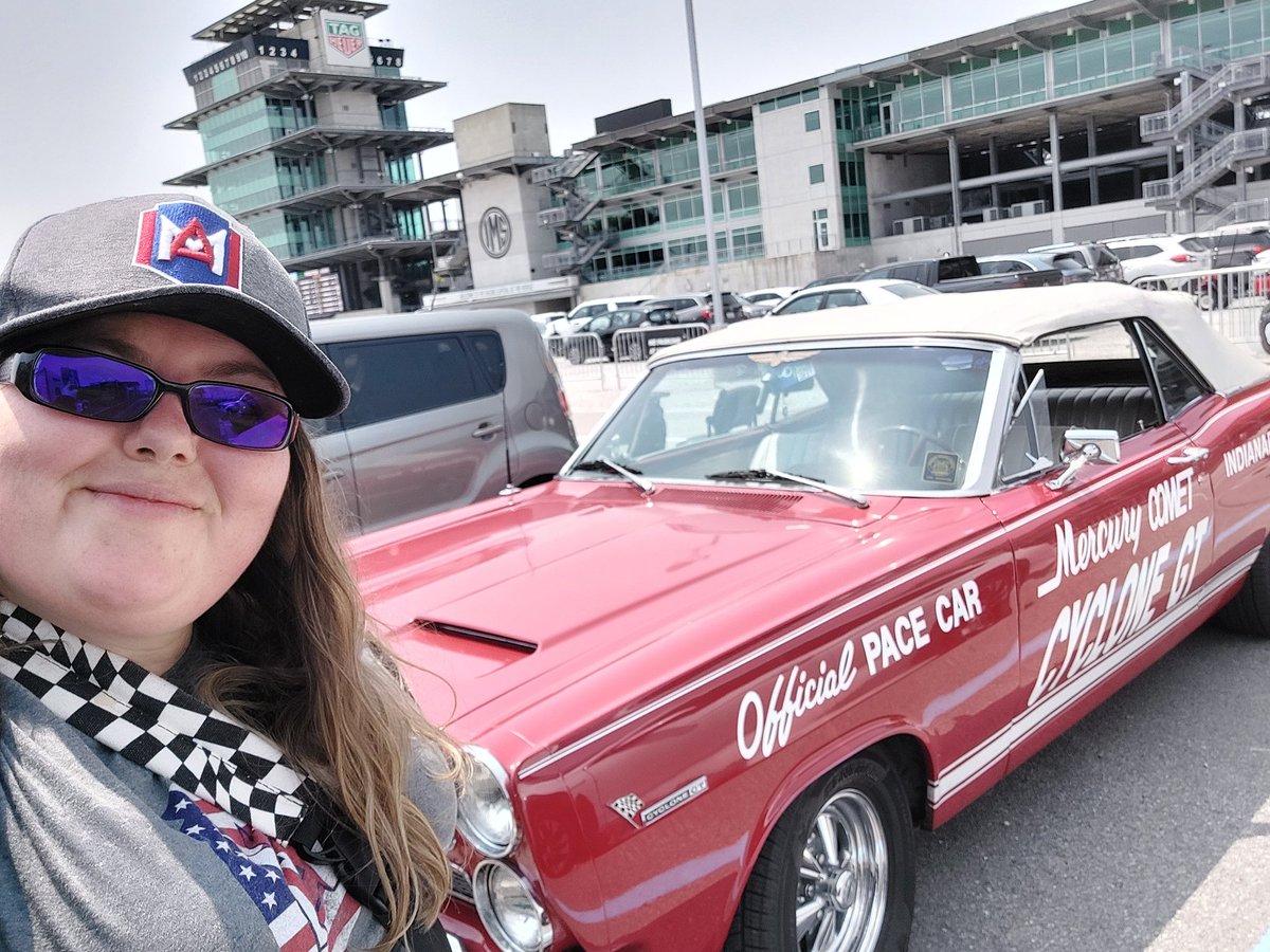 meg121186's tweet photo. This girl saw a comet.... 

When favorite world's collide...a Comet at The Speedway!! If only it was Peyton's! #iykyk #Indy500 #onetreehill #oth #itsanoththing @HilarieBurton @IMS https://t.co/o2eqVnFK7K
