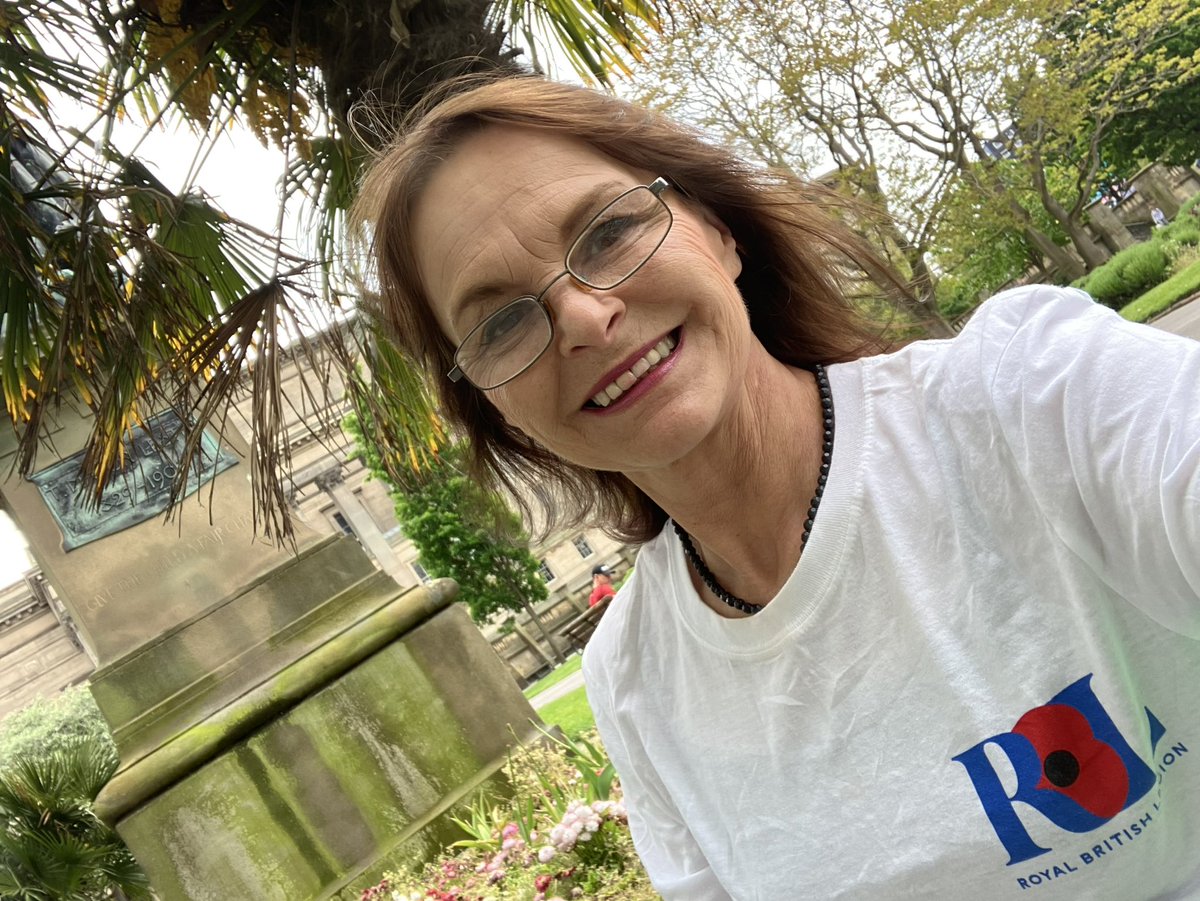 2 separate Veterans asked me today why I was walking around Liverpool wearing my Royal British Legion T-Shirt ?
I told them of my #Threemilesadayinmay & when I said I was doing for CC #RBLI #TommyClub 🌺 
One shakes my hand & the other hugged me. 
#RoyalBritishLegionindustries