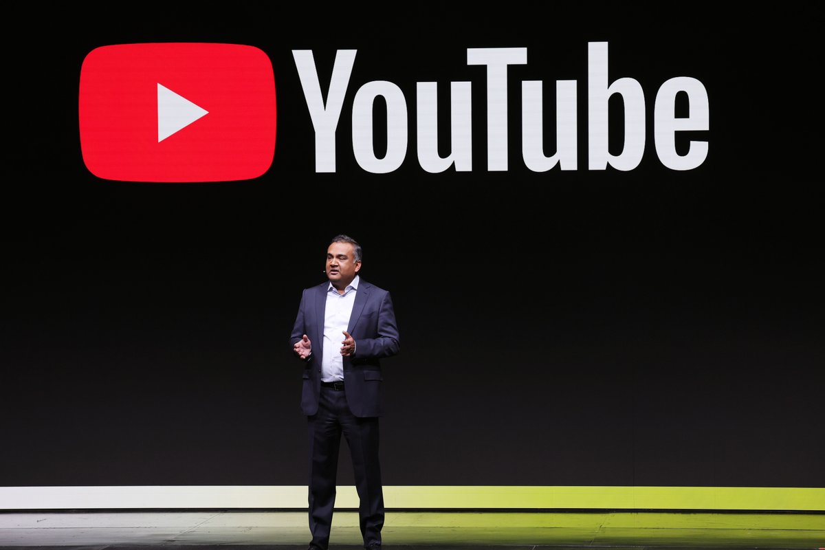At #Brandcast, <a href="/nealmohan/">Neal Mohan</a> and <a href="/nflcommish/">Roger Goodell</a> took to the stage to share the latest YouTube news with advertisers. 

From creative powered by Google AI to <a href="/NFL/">NFL</a> Sunday Ticket, read our blog to discover all the highlights 👇

blog.youtube/news-and-event…