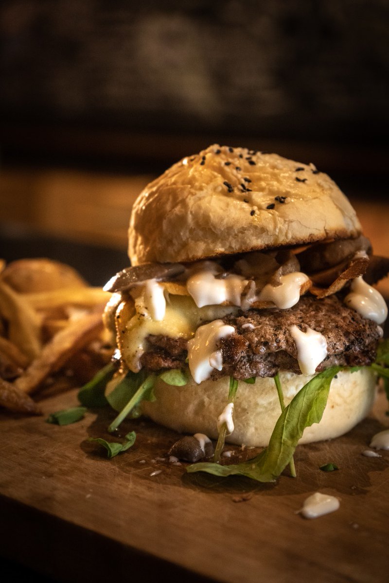luxenburgerbar's tweet photo. Bueno, vamos a agitar un poco las redes. Nos falta 109 seguidores para los 4mil.
A meter RT, FAV y que la gente nos siga.
Si el lunes llegamos sorteamos 4 cenas para dos personas.
En los comentarios arroben gente que no nos siga 🤣🤣
Let the game begin!! https://t.co/MfelRbnUm6