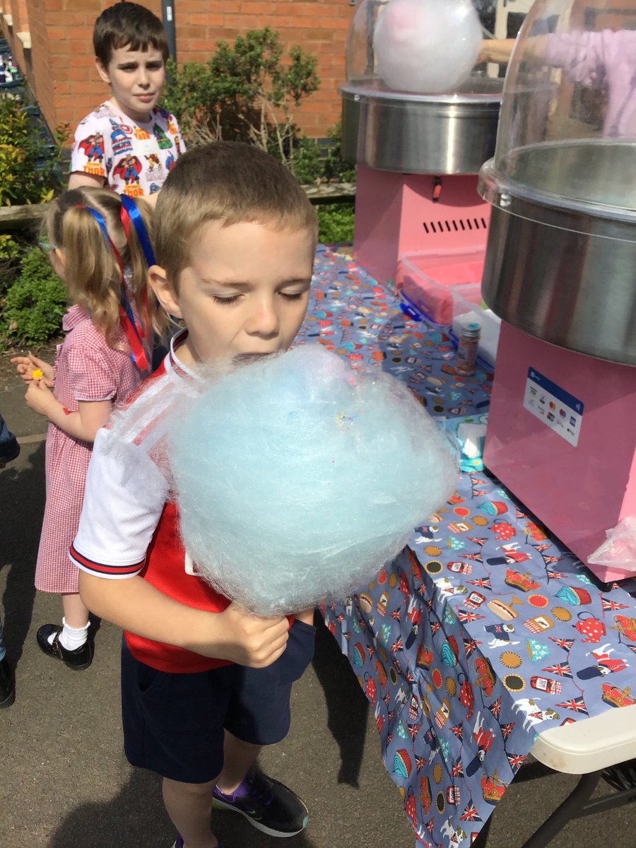 Group 9 had the best day ever at ‘Broadlands Grand Day Out’ with Miss Fox and Jo! We had so much fun, showed impeccable manners and most importantly made memories with new friends 🇬🇧.