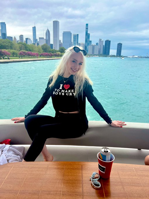 Play date🛥️💗 https://t.co/R2fKdNbyjY https://t.co/tB229bbvpl