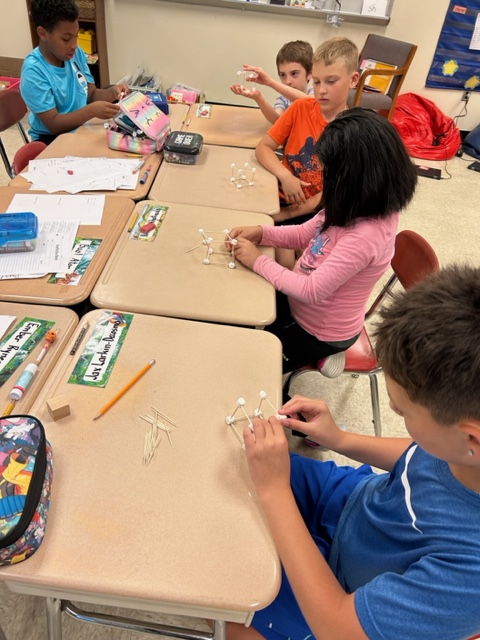 MrsSingleton115's tweet photo. We are having so much fun building dimensional shapes out of toothpicks and marshmallows!! https://t.co/Uyj8hjueFg