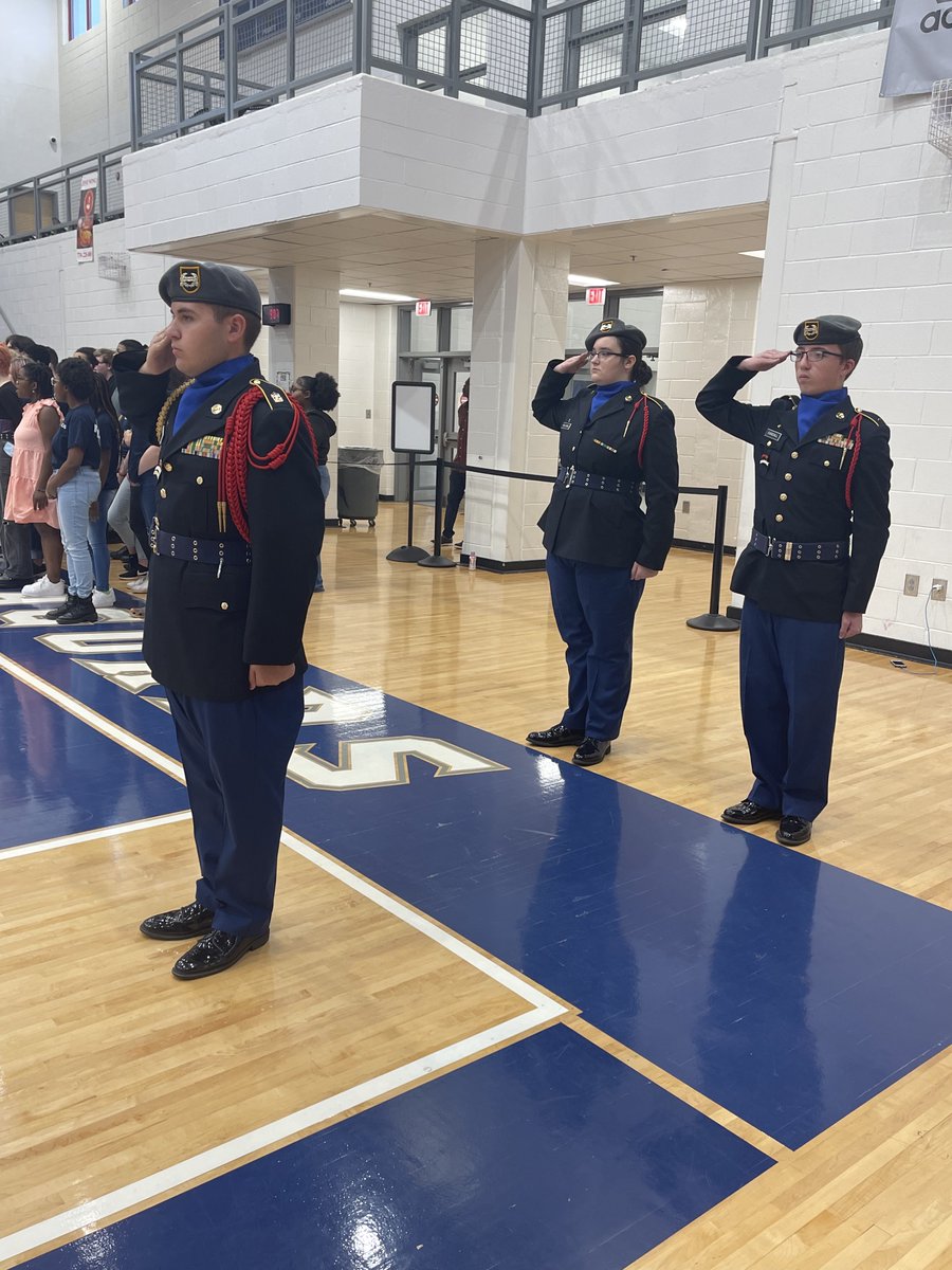SpaldingHigh's tweet photo. Another underclassmen award program is in the books here at SHS. Click the link to view photos from the ceremony which took place this morning in the gym. https://t.co/5sa40rUIQJ #SHSScholars #WaytogoJAGS @GriffinSpalding @dexter_sands https://t.co/w8AqsciPtU