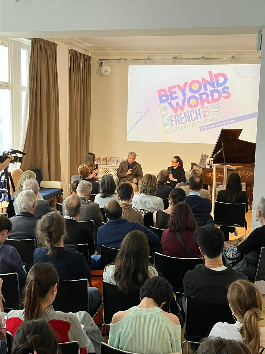 A full house tonight for @AcadGoncourt  Prize winner & @TheBookerPrizes shortlisted author #EricVuillard 

Enlightening discussion around his book #AnHonourableExit @panmacmillan with historian Natalya Benkhaled-Vince @UniofOxford

#BeyondWordsFest

Soon on replay stay tuned!