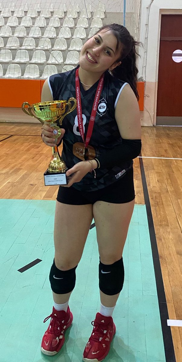 Kızım Altay forması altında şampiyonluk yaşadı 

Ne diyeyim  ...!