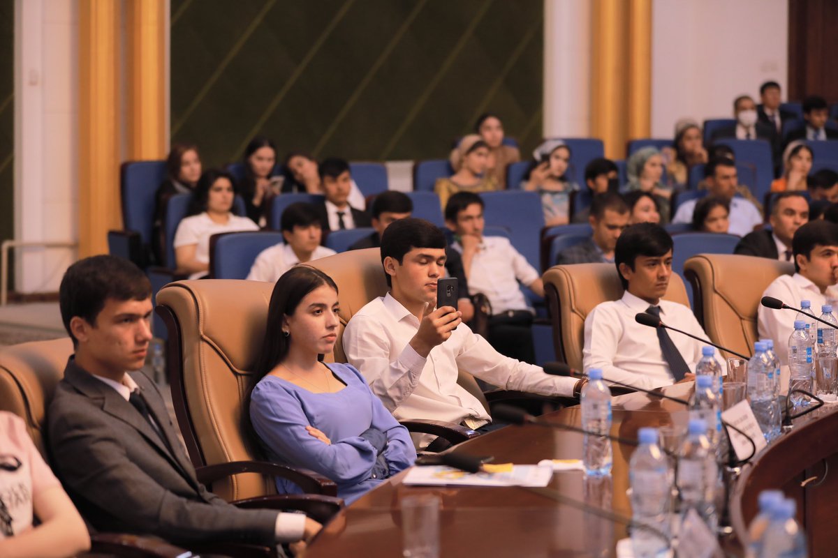 RozikovaTahmina's tweet photo. @UNDPTJK co-organized  #Youth forum with Youth Committee creating space for more than 650 youth to host discussions on #IT #startup #banking  #Digitalization More 1,300 vacancies on IT, banking, light &amp; heavy industry presented by 85 companies ensured employment opportunities https://t.co/rmrFMeNFnh