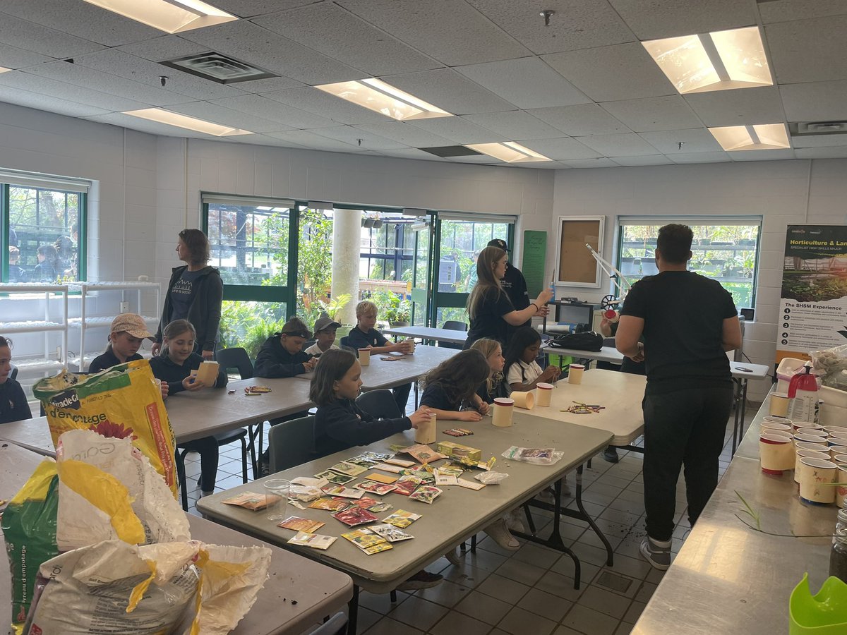 SpurrellAmy's tweet photo. What a fun trip for the gr 3 students from @StTimothyHCDSB to visit the greenhouse @NotreDameHCDSB &amp; experience hands on STEAM activities. A special thanks to @coleiroscience , the STEAM club &amp; the Horticulture SHSM students. @HCDSB @hcdsbsteam https://t.co/eGdRVSEtSv