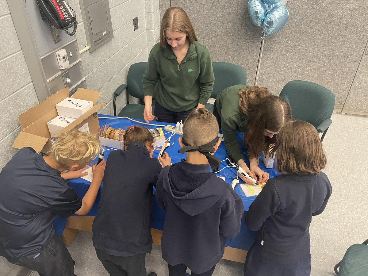 SpurrellAmy's tweet photo. What a fun trip for the gr 3 students from @StTimothyHCDSB to visit the greenhouse @NotreDameHCDSB &amp; experience hands on STEAM activities. A special thanks to @coleiroscience , the STEAM club &amp; the Horticulture SHSM students. @HCDSB @hcdsbsteam https://t.co/eGdRVSEtSv
