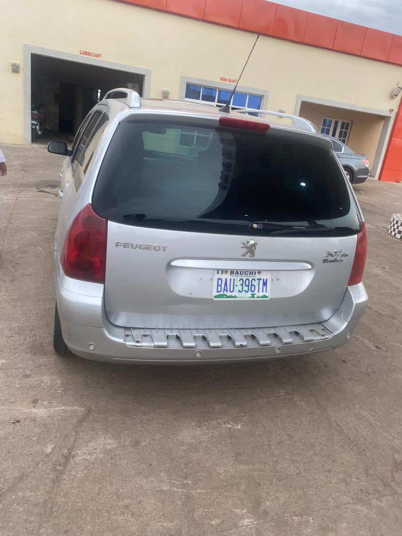 Please retweet 🙏🏻🙏🏻

Very clean 
Peugeot 307 saloon 
In good condition 
Price: 1.8M 
Location: Abuja
Call: 08176438975 for more info.