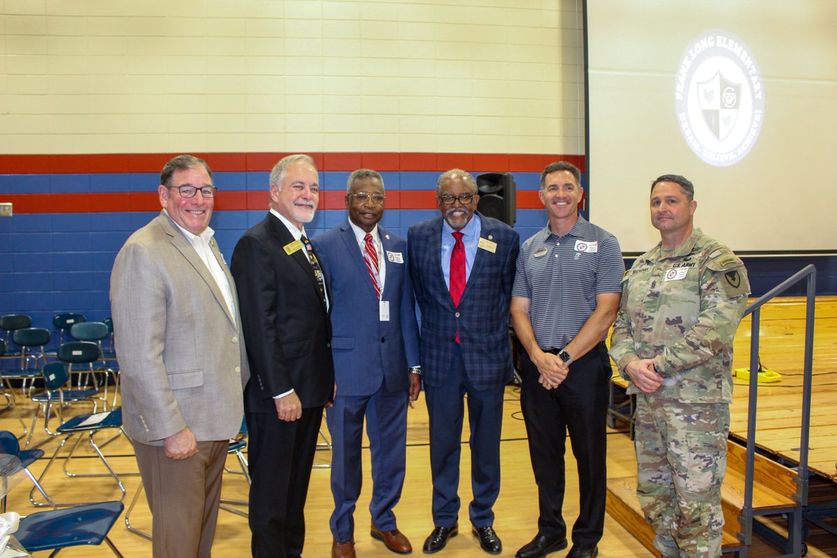 georgiadeptofed's tweet image. Monday, Superintendent Woods visited Frank Long Elementary School (@FLE_Explorers) in the @LibertyCoSchool System to present a 2022-2023 Military Flagship School Award. Congratulations, FLES!
More photos: flic.kr/s/aHBqjADZUJ.  
Full press release: bit.ly/2023MilitaryFl…….