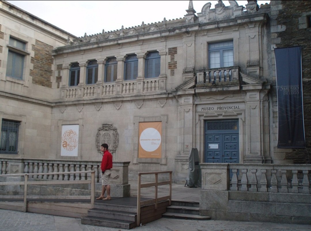 En este #DiaInternacionalDeLosMuseos quiero hacer un pequeño homenaje al Museo Provincial de Lugo, creado en 1932.🧵⬇️
