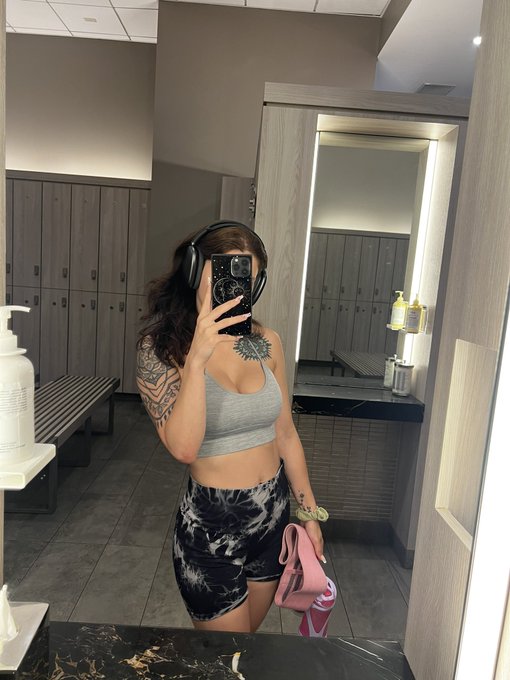 I forgot my flannel at the gym&hellip; &amp; I know I be nippin&hellip; https://t.co/GsoW2KS4vo