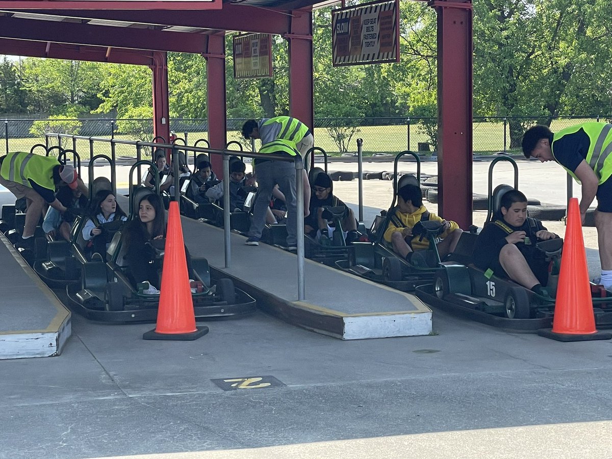 ms_lundberg's tweet photo. Some more pics from our field trip with the JFK Class of 2023! #wearebethpage @JFK_Bethpage @BethpageUFSD https://t.co/iCtCqNyhRo