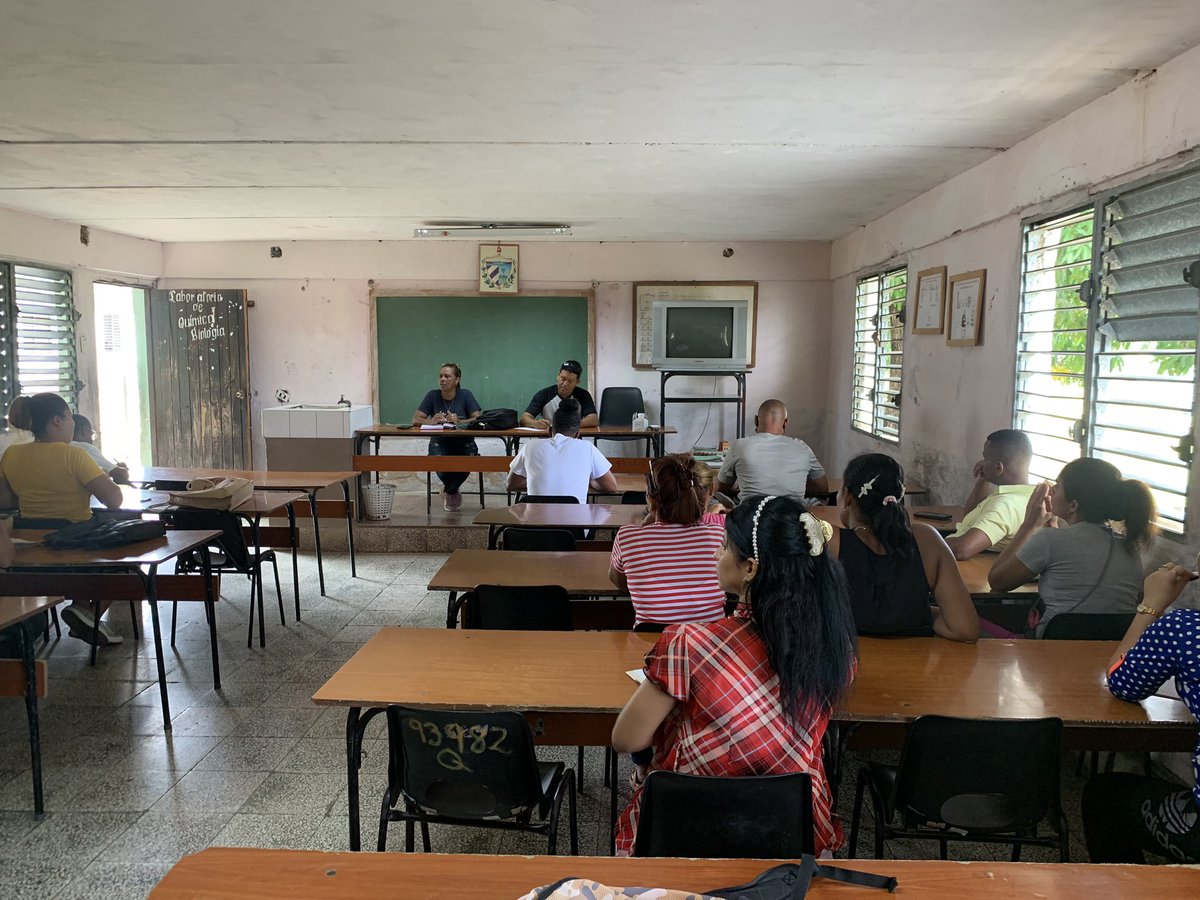 SBRPA1's tweet photo. Reunión con los docentes con la presencia de la Sub-Directora @deturnel de la @dmeguama https://t.co/d7SMbOEUBT