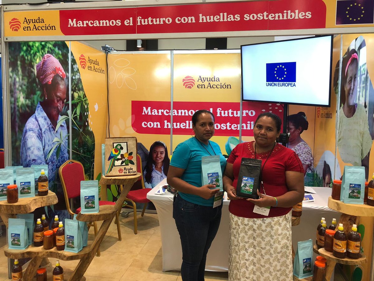 UEenHonduras's tweet photo. El embajador🇪🇺, @JaumeSeguraS, visitó #Agromercados2023. Junto con @ayudaenaccion, apoyamos la reactivación de economías locales del sector MIPYME de servicios y sistemas agroalimentarios, especialmente los más afectados por la pandemia. #ProyectoSER
@saghonduras
@EU_Partnerships https://t.co/CpkDtezdWi