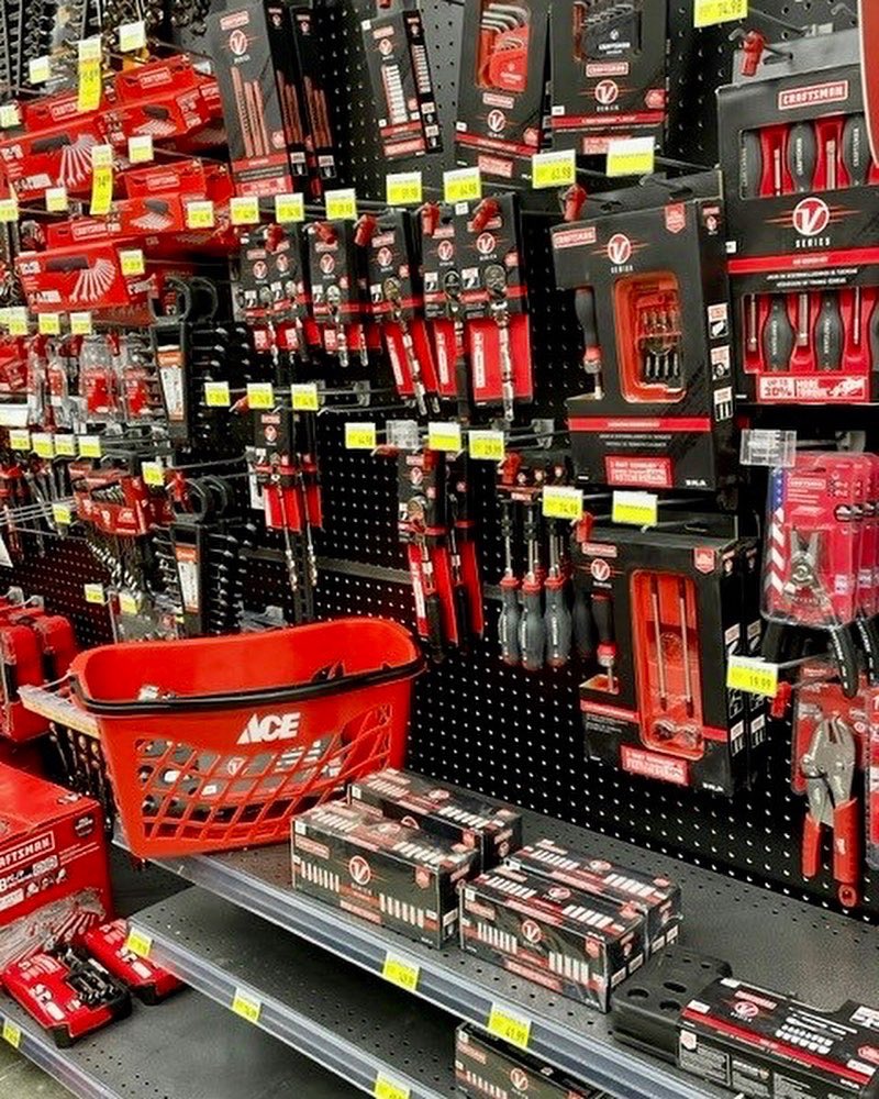 CristyLee09's tweet photo. New @craftsman V-Series tools available now in select stores & online! More info here https://t.co/MS1Ss0D60r #CraftsmanTools #WeBuildPride #VSeries https://t.co/zWEJ8GTqx7