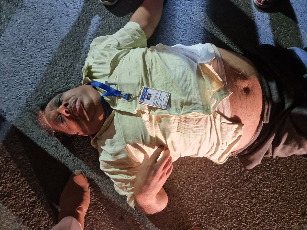 KumarBhargav15's tweet photo. Chapra DM office staff #Govind_kumar_srivastav got injured in a bike accident घर भेज दिया गया,
🙏🙏 #saranPolice #DMsaran
@Saran_dm @SaranPolice @ChapraZila @JayChaurasia15
@Hey_chapra @Blood4Saran
@rotibankchapra @amandsamir https://t.co/RRqy5KNIdx