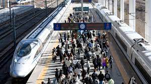 ViajayVuela_MX's tweet photo. Sabías que...  Si se juntaran todas las líneas ferroviarias de China, se completarían dos vueltas a la Tierra.  #China #ferrocarrilChina #datosChina https://t.co/Vi5q25SP9E
