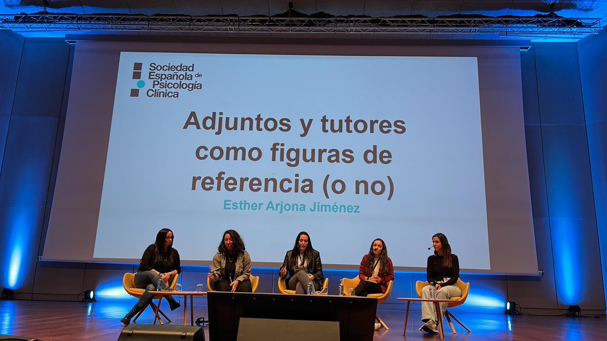 ¡Espero que os haya gustado mucho la mesa! Yo he salido muy contenta de haber aportado mi granito de arena a pensar sobre nuestro cuidado y como nos atraviesan las relaciones 💚 <a href="/AnpirResidentes/">Residentes SEPC-ANPIR</a>