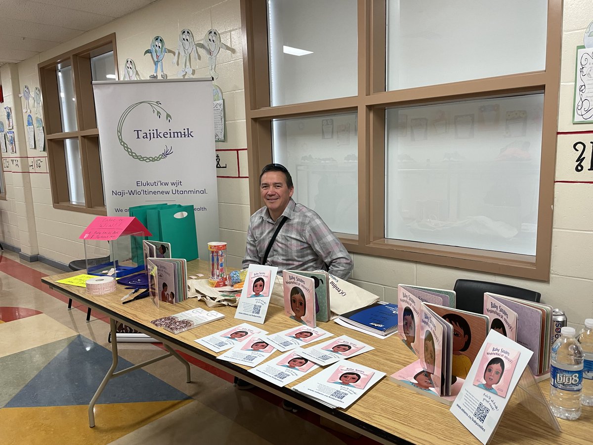 Weskewikwa'sit mijua'ji’j - Baby Smiles is at the Atlantic Native Teachers' Education Conference in Eskasoni this week!

At the conference? Stop by &amp; say kwe' to Floyd!

Not at the conference? Read/listen to the book in Mi'kmaw and English: mhwns.ca/babysmiles

#BabyTeeth