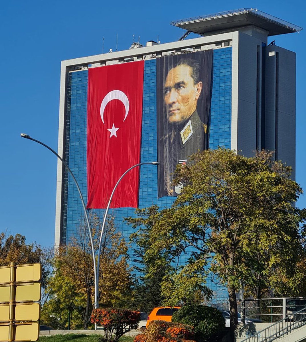 Yarın 19 Mayıs! Ankara Büyükşehir Belediye Başkanlığı binası 19 Mayıs için hazırlandı.🔥🇹🇷