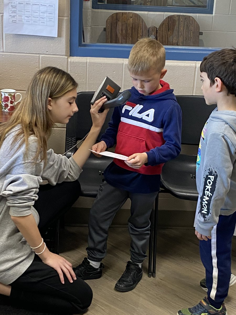 sjfgator's tweet photo. A beautiful morning prayer reflection illustrated by a heart warming example of collaboration between older and younger Gators. #SolemnMoments #LiveWithOpenArms https://t.co/MkRQ34KNkj