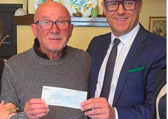 viaggrego's tweet photo. Ricordate il #Pensionato #Multato per aver #Riparato la #Buca sotto #Casa? Un #Eurodeputato della #Lega gli #Paga l’#Ammenda e mette a disposizione l’#Avvocato per fare #Ricorso"! https://t.co/bEyAv5a58c https://t.co/6Sg4uEhlVK