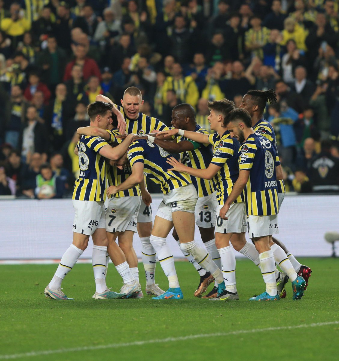 #FBvTS

Maç Sonucu | 
Fenerbahçe 3-1 Trabzonspor

 11' Batshuayi
58' Luan Peres
71' Valencia 
80' Trezeguet (Penaltı)