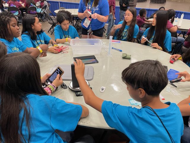 TMSWacoISD's tweet photo. The Scienteers, STEM Club and Science Groupies are having a Super Nerdy Fun Time at the International Science and Engineering Fair!  #TMSScience #TMSSTEM #ISEF #SocietyAdvocates #WacoISDScience #TMSTexans #WacoISD https://t.co/u8iYl6f6IS